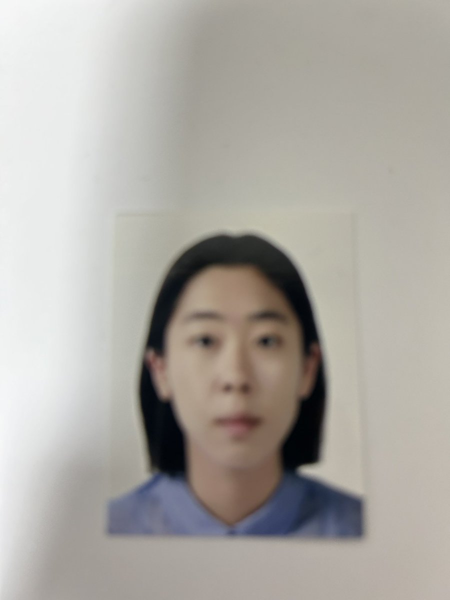 kmdg890's tweet photo. 정리하다가 나온 내 사진
학생증 사진. 여권 사진. 네 컷 사진
사람은 똑같고 찍은 목적은 전혀 다른 사진
사진을 보니 한결같다
표정이 없어 https://t.co/zle6DH5D8i