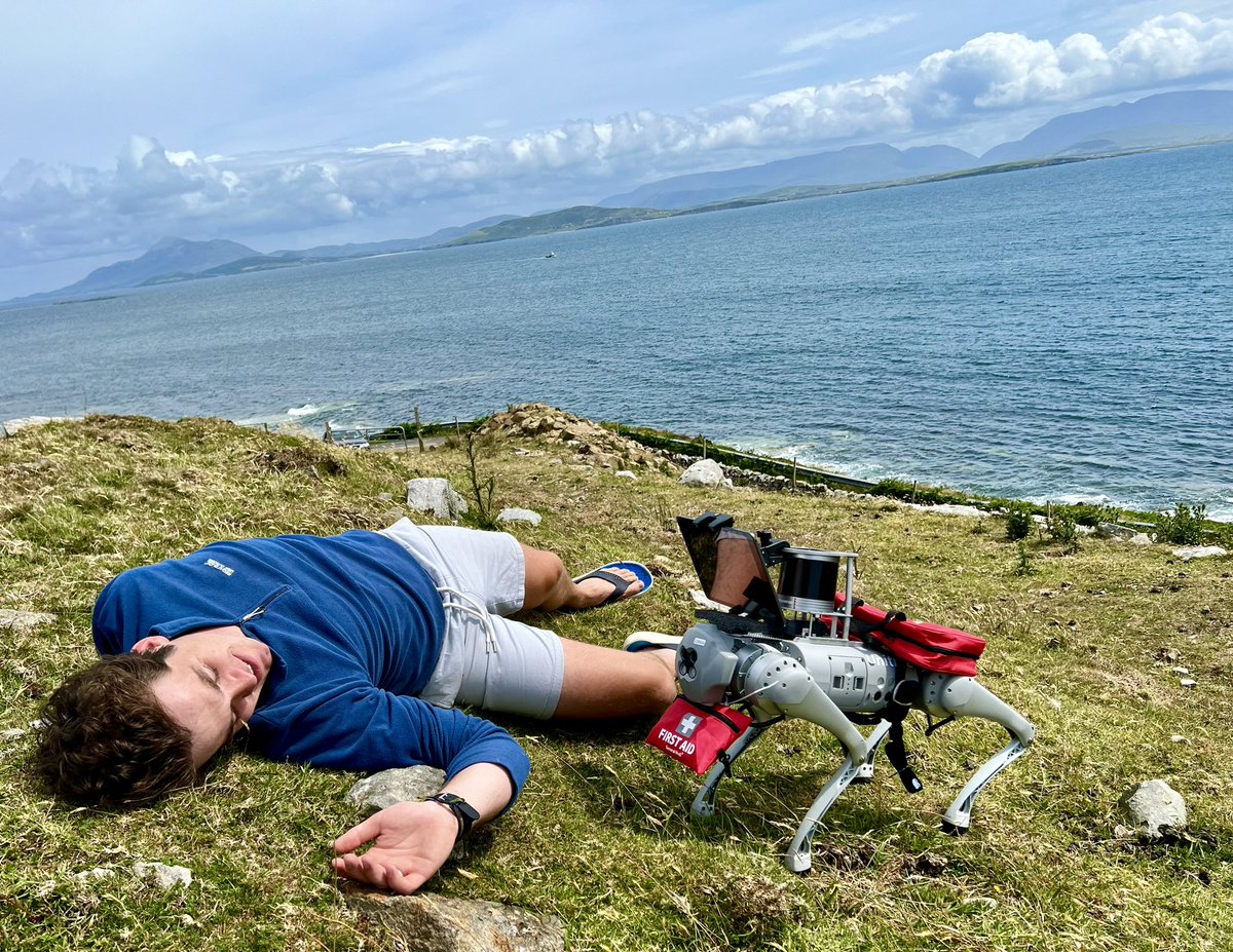 Our #HomeHealth #ClareIsland research project demonstrated some of its innovative technology today, such as our #digitaldog which just like the #StBernard brings first aid to injured patients 🩺