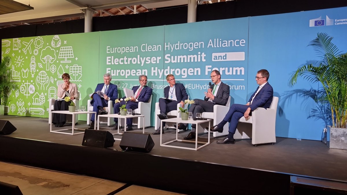 At the EU #hydrogen forum <a href="/ErkkiMaillard/">Erkki Maillard</a> <a href="/EDF_EUAffairs/">EDF EU Affairs</a> <a href="/EDFofficiel/">EDF</a> and <a href="/Orsted/">Ørsted</a> highlight the need to accelerate and facilitate accessibility to funding - time is of the essence to deliver first hydrogen production projects