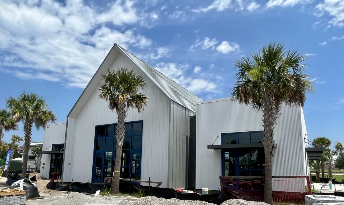 Construction is nearly complete on a new 5,065 SF retail/food/beverage building at Point Hope. The building is a combination of a steel frame, metal stud exterior walls, & wood roof trusses. #growth #development #construction #retail #projectupdate #charlestonrealestate #chsnews