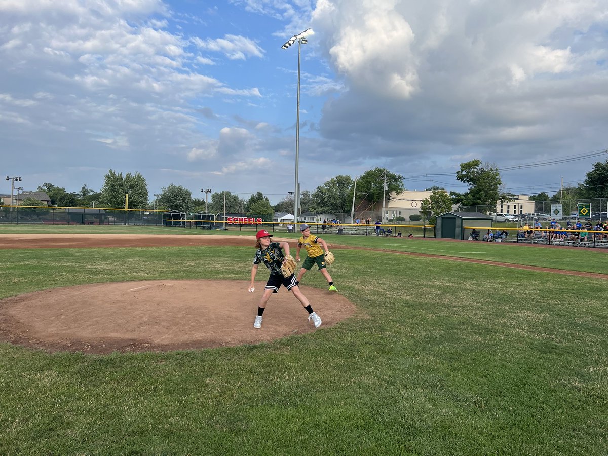 CRKcougarbball's tweet photo. Lost in the shuffle of Senior Night last night - we had two celebrity first pitches thanks to ⁦@McGrathAuto⁩ - Frankie and Hayes both fired a first pitch to remember. Thanks to all our sponsors for making it a great year. #gocougs ⁦@JFKBaseball⁩ ⁦@CRCougars⁩ https://t.co/xu0Nla7tKc