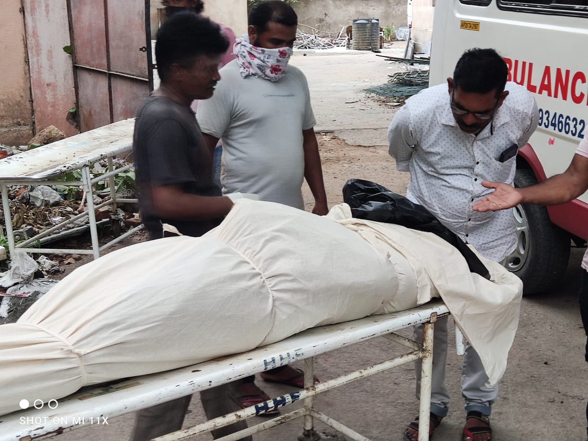 amjedmbt's tweet photo. Very shoking Shaik Mohsin Patel who went missing on 21st June was actually kidnapped, tortured and murdered by his employer Ravi owener of Cera Lifts and body thrown in musi river in Abdullapurmet, What was our No:1 police doing from 21st to 26th June...? 
@TelanganaDGP @KTRBRS https://t.co/wqF6Cgbxa6