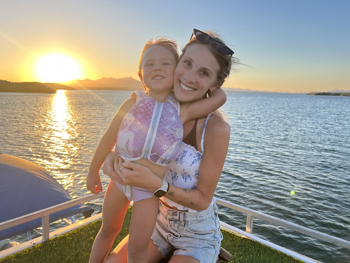 ainsley_basich2's tweet photo. Favorite niece https://t.co/R45QRyD2xE