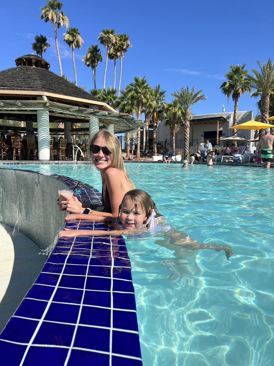 ainsley_basich2's tweet photo. Favorite niece https://t.co/R45QRyD2xE