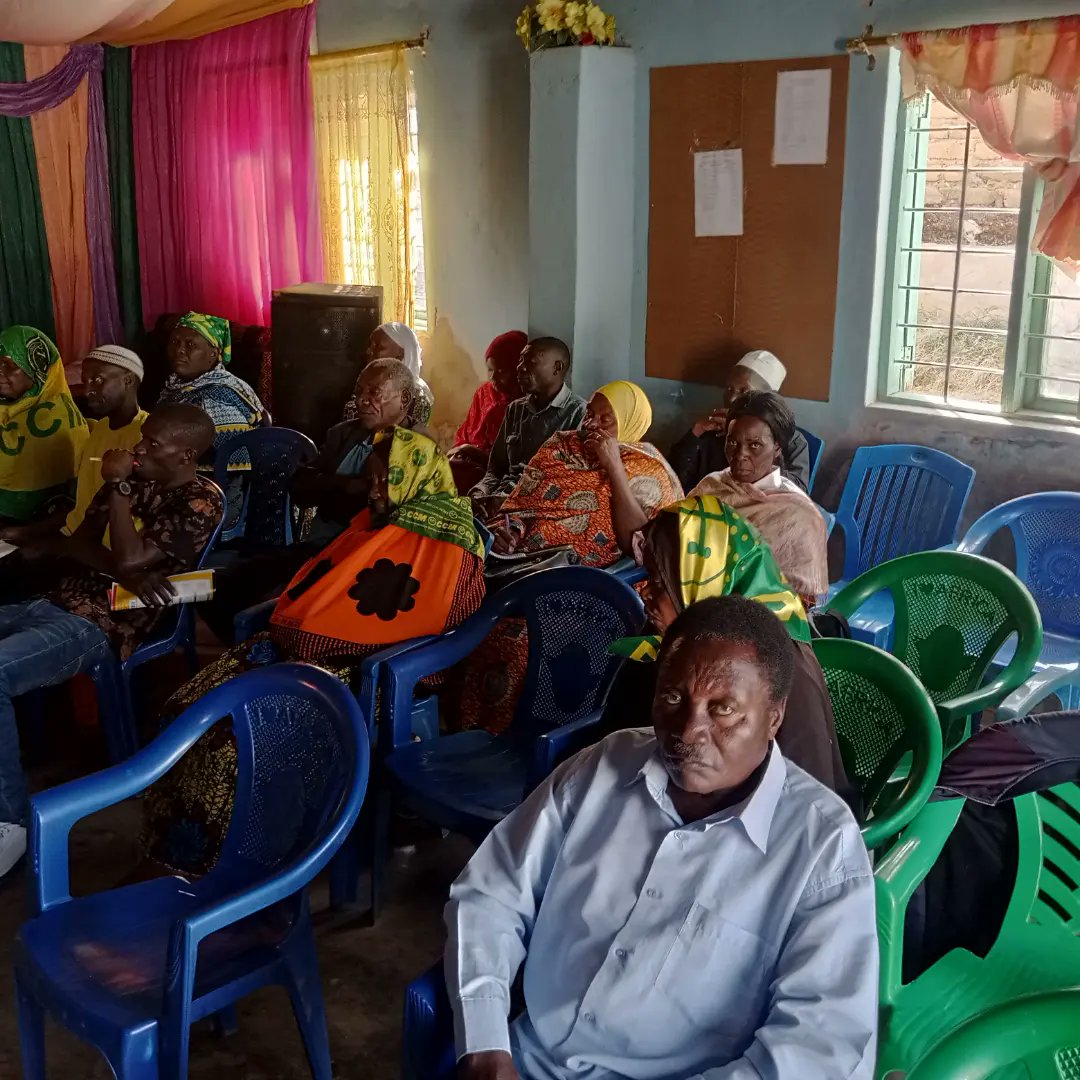 Tehamaccmiringa's tweet photo. KAZI INAENDELEA OFISI YA  CHAMA CHA MAPINDUZI WILAYA YA IRINGA MJINI INAENDELEA KUKUTANA NA VIONGOZI WA MASHINA,MATAWI NA KATA. Ambapo leo Tarehe 27/06/2023 ilikuwa Zamu ya kanda ya Kitanzini  Ikijumuisha kata ya Mshindo,Kwakilosa,mivinjeni na kitanzini.
#KaziInaendelea
#CCMIMARA https://t.co/u4toAReSas