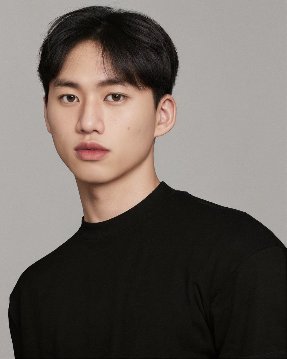 imemerang's tweet photo. Bukti yang aku ni handsome je cuma duit je tak berape nak ade untuk disiapkan 🥹☺️. https://t.co/cQSVVxQ6F3