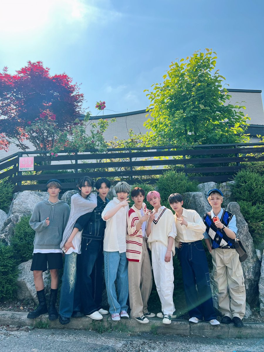 the_EPEX's tweet photo. [🎁]
Happy End 🌤️SUNSHOWER🌤️ 제니스의 커다란 사랑을 다시 한번 느낄 수 있었던 소중한 시간💚

#EPEX #이펙스 #Eight_Apex #EPEX1stFANCON #SUNSHOWER #위시 #금동현 #뮤 #아민 #백승 #에이든 #예왕 #제프 https://t.co/3giFsMQh4q