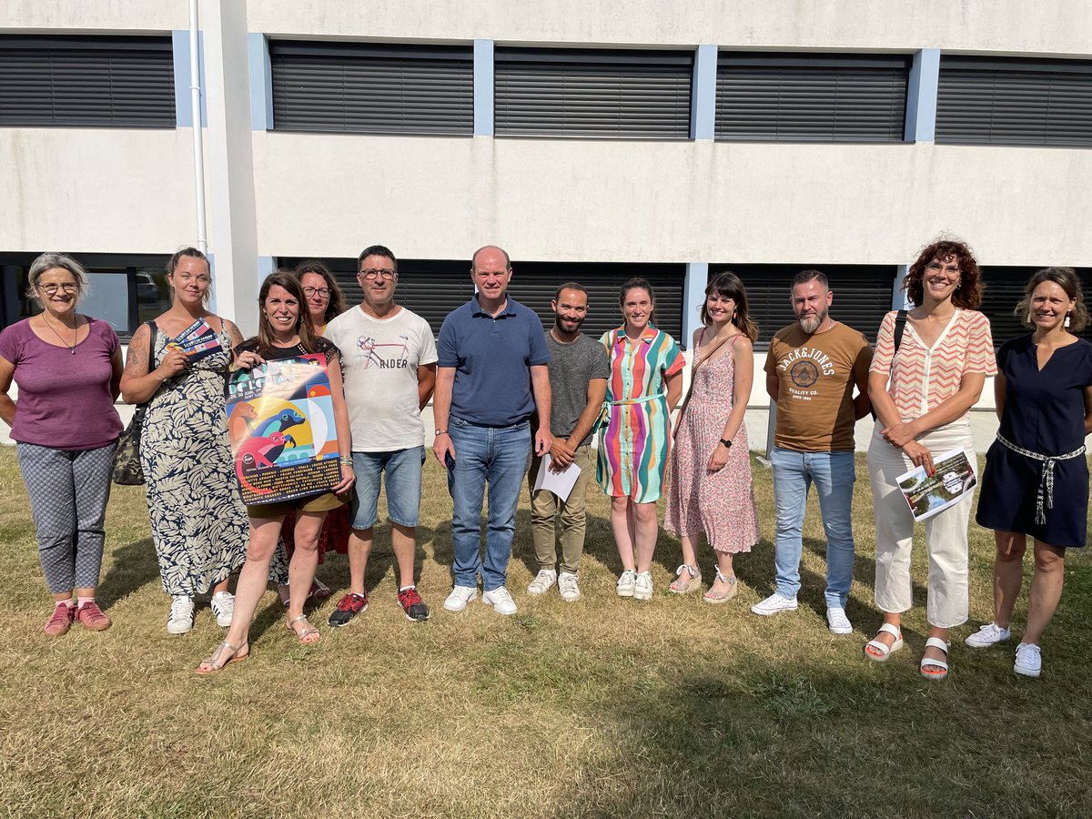 [Défi mobilité 2023]🚲
Remise des🏆 <a href="/ErdreGesvres/">Erdre & Gesvres</a>
11 établissements (collectivités ou entreprises) et 5 écoles pour 22 205 kms parcourus en mode écomobile et 3 580 kgs de Co2 d'économisé.👏
Merci au festival @LaNuitdelErdre et Nature et vrac pour les lots 👍
<a href="/mai_velo/">Mai à vélo</a>