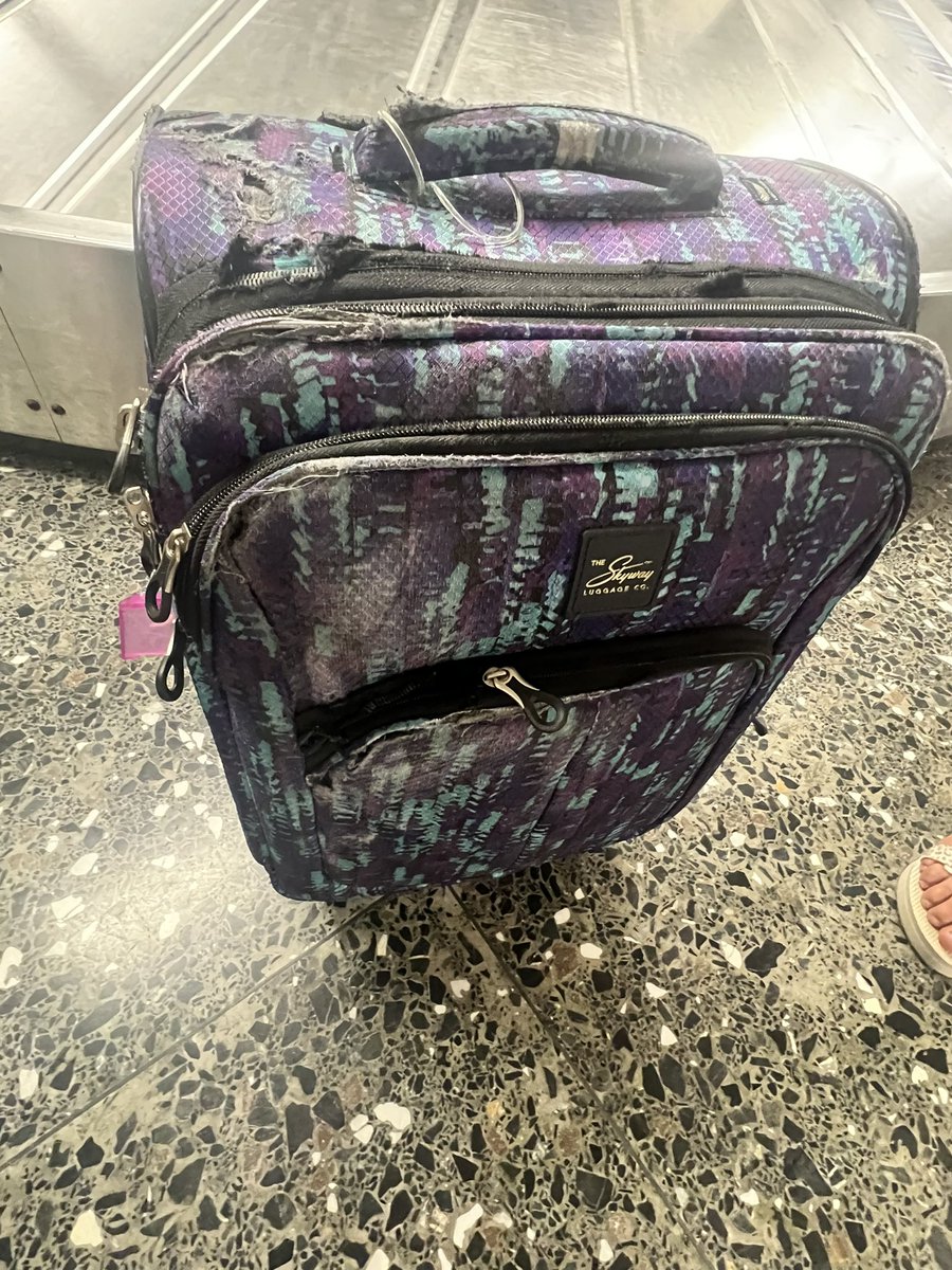 FollowtheCLu's tweet photo. @SouthwestAir my kid’s luggage. This needs to be fixed. https://t.co/exbS5keSWZ