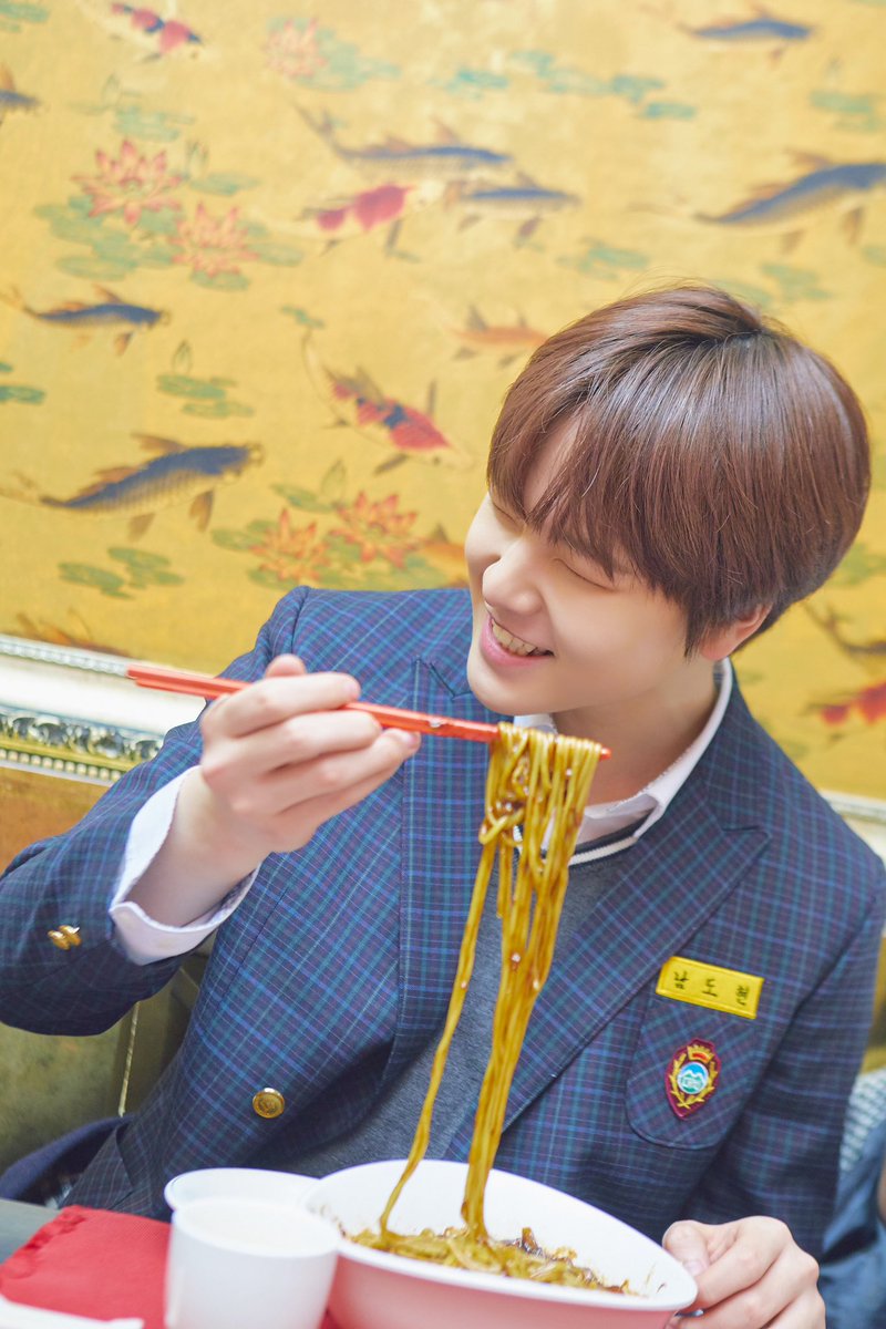 bbanncomi's tweet photo. 중졸짜장면먹방                          고졸넥타이먹방 https://t.co/q4maJTrQ3w