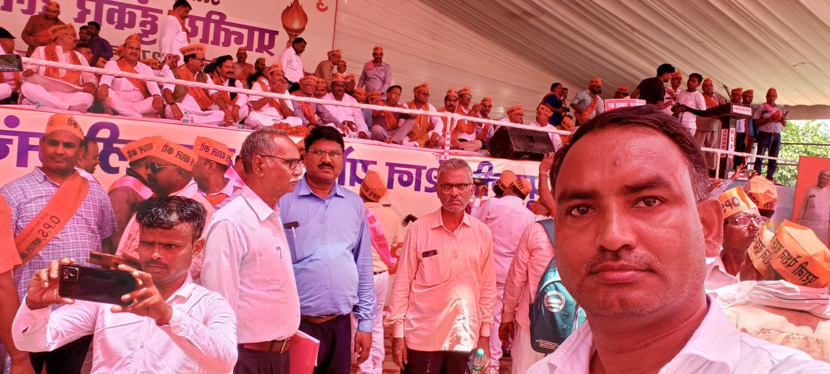 DrSunilDatt2's tweet photo. #पुरानी_पेंशन_बहाली_मंच की #हुंकार_रैली लखनऊ 27 जून 2023 में उत्तर प्रदेश माध्यमिक शिक्षक संघ रायबरेली के पदाधिकारियों ने भी शामिल होकर पुरानी पेंशन बहाली को अपना समर्थन दिया। पुरानी पेंशन बहाल करो, बहाल करो।
#OPS_जिंदाबाद
#NO_NPS #Go_back_NPS https://t.co/XssMHBY3M4