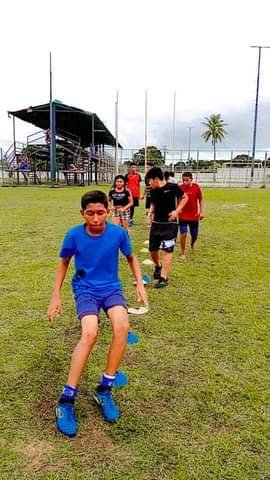 DEIKER9's tweet photo. Escuela de futbol dvo. Trinidad solicita ayuda para poder seguir ayudando a niños de excasos recursos a disfrutar del futbol y ser mejores personas. Se necesitan implementos deportivos como pelotas, termo para hidratarse, chalecos encargado Reiner Yepez +584249336514 https://t.co/JW5uFLCPyQ