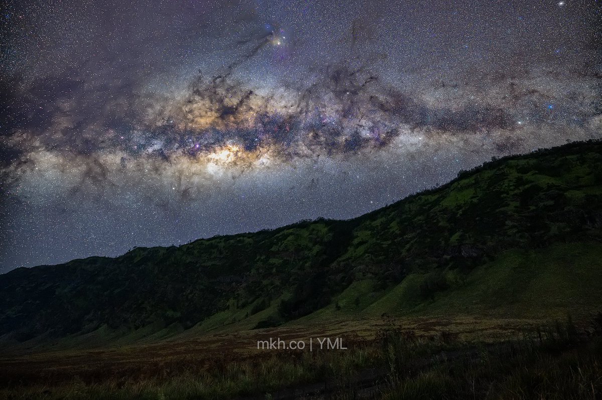 mchorror's tweet photo. MilkyWay from Teletubbies Hill Bromo #Astrophotography #AstroNightscape #StargazersInAsean https://t.co/P1ewOT8QxY