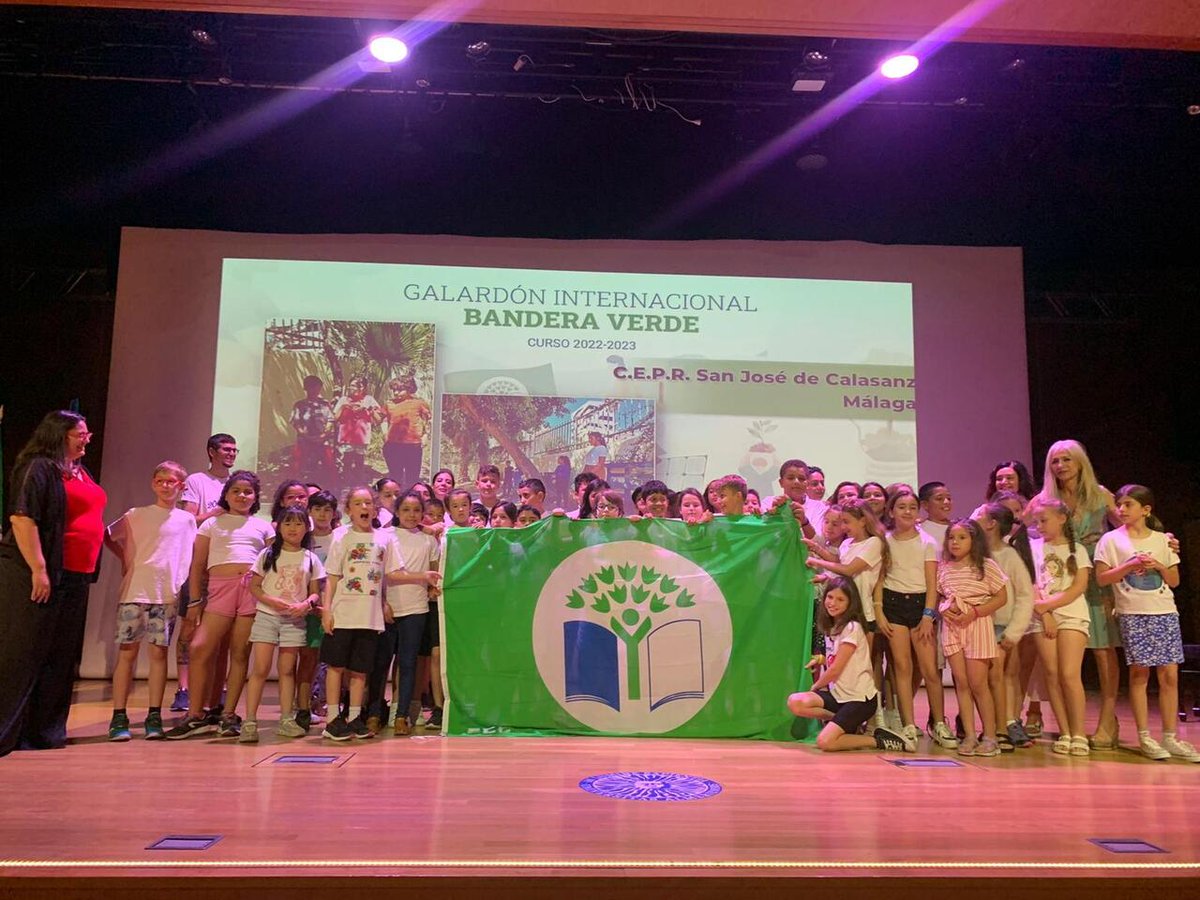 💚 Once centros de Andalucía reciben la Bandera Verde por su compromiso con la educación ambiental. 🏫 Red Andaluza de Ecoescuelas ➡ 265 centros ➡ 86.600 alumnos ➡ 9.000 docentes ✅ Correspondientes al curso 2022/2023 💚 79 Ecoescuelas con el distintivo Bandera Verde