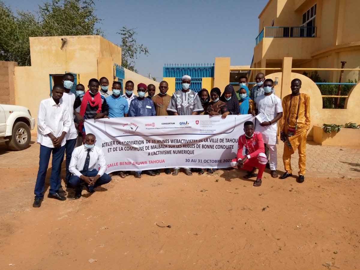 Savez-vous ce que c’est l’activisme #numérique? La Suisse soutient une participation active des jeunes dans les instances de prise de décision au Niger, à travers l’activisme numérique. 
➕d'infos sur l’activisme numérique au 🇳🇪:
admin.media-flow.ch/deza-seco-jahr…
<a href="/NigerPagod/">PAGOD Niger</a>
<a href="/SwissDevCoop/">Swiss Development and Cooperation</a>