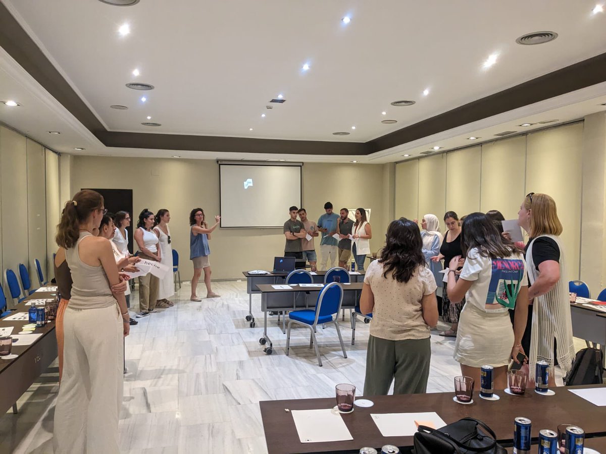 ¡Un momento de cierre para aprender compartiendo experiencias! 🤝

Estos días el equipo de Lecxit Sur se ha reunido en Málaga para poner en común las enseñanzas y vivencias de este emocionante curso. ✨