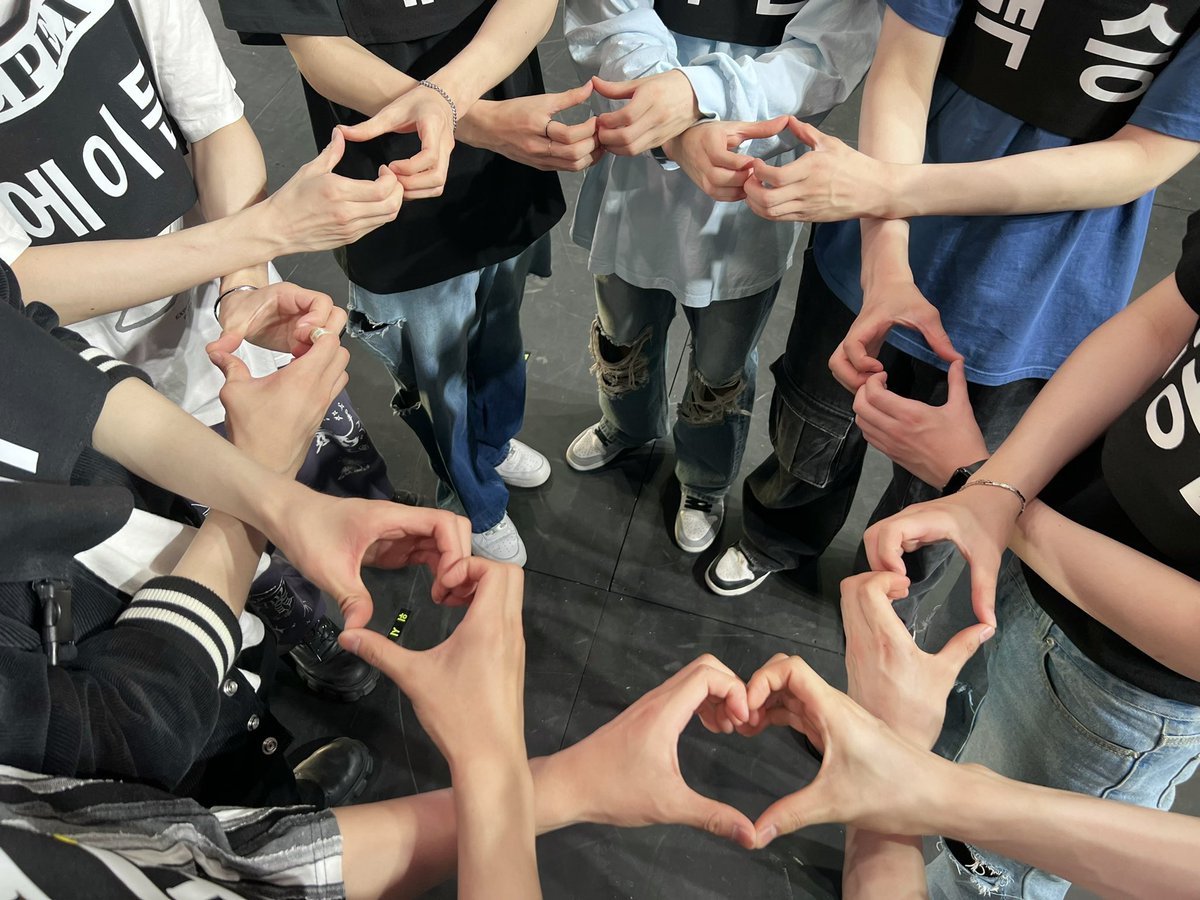the_EPEX's tweet photo. [🎁]
🩵GOOD BYE, SUNSHOWER🤍

#EPEX #이펙스 #Eight_Apex #EPEX1stFANCON #SUNSHOWER #위시 #금동현 #뮤 #아민 #백승 #에이든 #예왕 #제프 https://t.co/WXWl1ssNTi