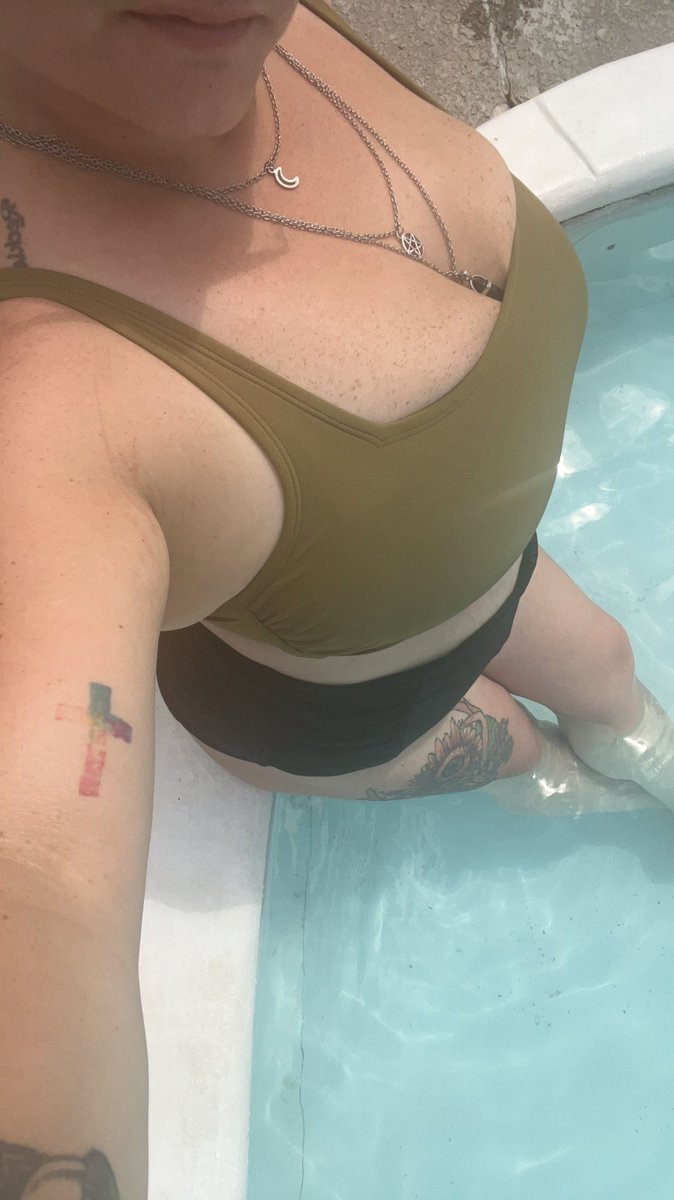 notthatmandi's tweet photo. Pool days are the best 🖤 DM me for content menu https://t.co/XlBHVK2XMF