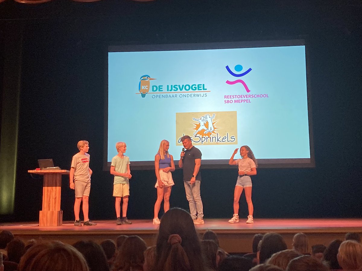 ajbijk's tweet image. Vanochtend een feestelijke einddag meegemaakt van #Adoptidee in Meppel bij @Ogterop. Ruim 100 basisschoolleerlingen hebben hun creatieve oplossingen laten zien van vraagstukken van Meppeler bedrijven.