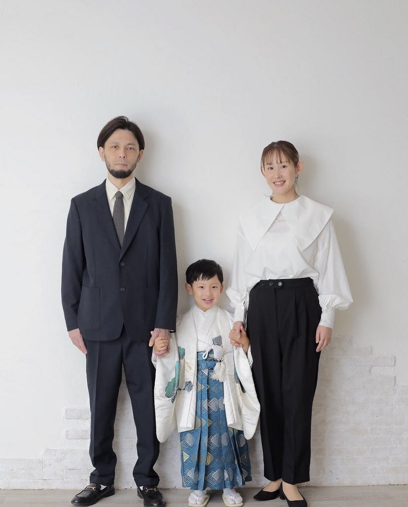 classyphoto's tweet photo. 753ワイルドboy😎
⁡
お子さまの笑顔だけでなく、様々な表情を引きだすのもプロの技✨
パパママと手を繋いだら思わずにっこり😊
この表情は両手から伝わる安心感で自然と出た表情ですね♡
⁡
雨が降る日も多いこの季節、そして本格的に日焼けする夏前に撮影しませんか💠🌿🐌 https://t.co/L7m9a1DgFM