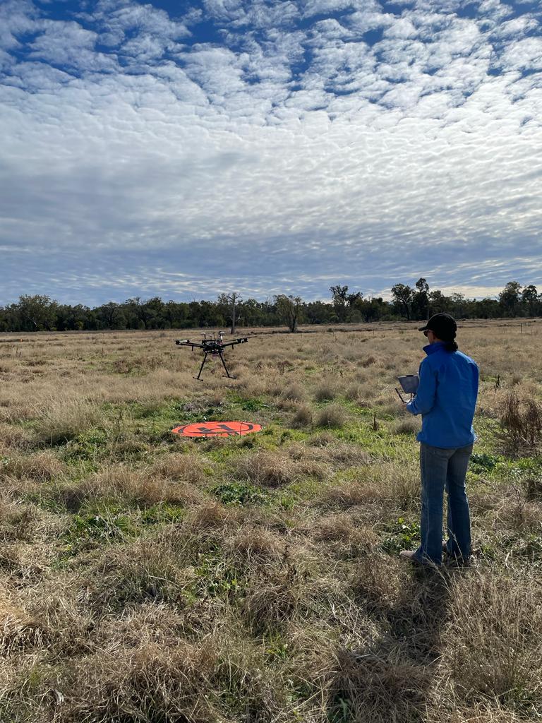 hablacetaceo's tweet photo. Very excited to join this increíble team at fieldtrip and get to learn a lot from their work in Landscape Rehydration Project in Narrabri, NSW in The UnIversity of Sydney experimental station. Thank you  @vanessapino @wv2017, Rajitha, Ella and Amanda for sharing this with us! https://t.co/knmuIn3689