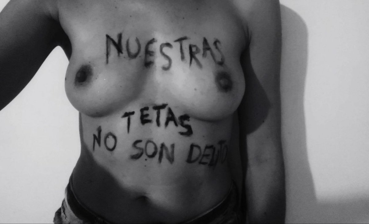 FELGTBI's tweet photo. Nuestro Grupo de Políticas Lésbicas muestra su apoyo a la cantante @rocío__saiz   

El cuerpo de las mujeres también es político y no estamos dispuestas a que se nos detenga o cosifique.    

El problema no es nuestro cuerpo, es cómo se mira.  

#nuestrastetasnosondelito