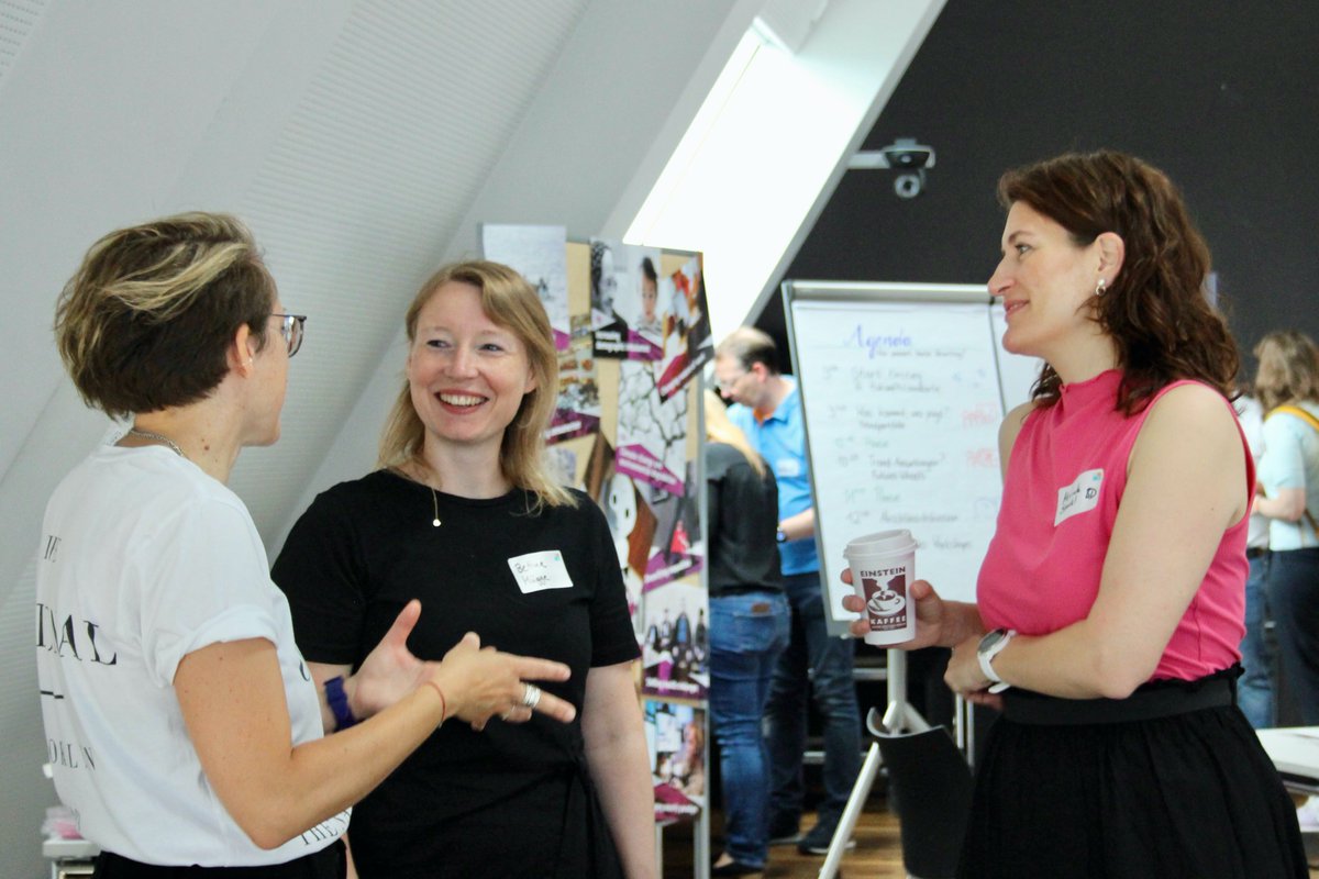 Letzte Woche haben wir beim #vediso-Netzwerkevent die #Zukunftstrends für die #Sozialwirtschaft erforscht. Angeleitet von <a href="/CorneliaDaheim/">Cornelia Daheim</a> haben wir das #StrategicForesight kennengelernt und viele Denkanstöße mitgenommen.
DANKE für die tollen Impulse!
Dank gilt auch <a href="/tsystemsde/">T-Systems DE</a>.