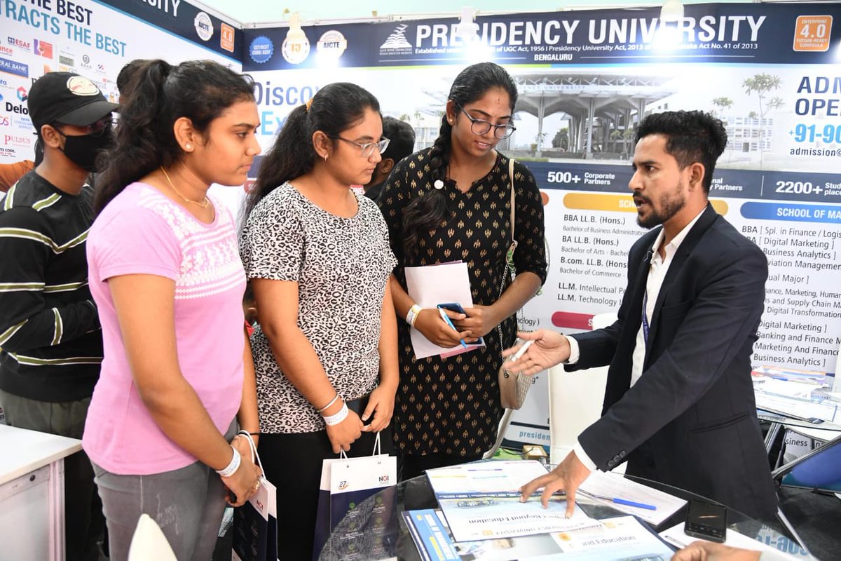 VKReaders's tweet image. It&apos;s tremendous Response!!!

We have received overwhelming feedback for our VK- Education Expo in Bengaluru.
   
Dhanyavadagalu !
Students and Parents of Karnataka.

#bengaluru#tumkur#kolar#chikballapur#bidadi
#education @kalicharanRai @Vijaykarnataka