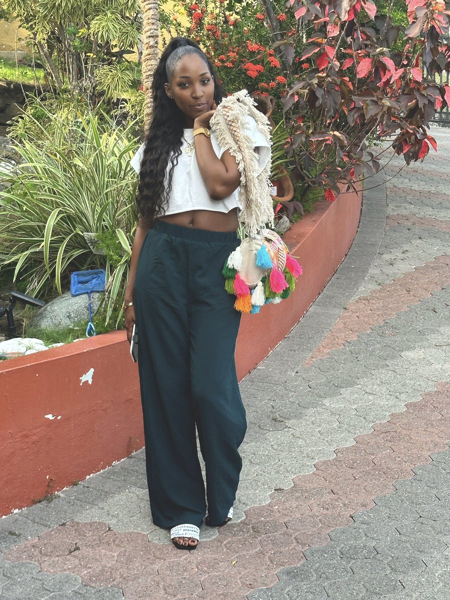 jadethajem's tweet photo. Stay private. Stay low-key. Stay humble 🌻🌴 https://t.co/wZ8SCFnolI