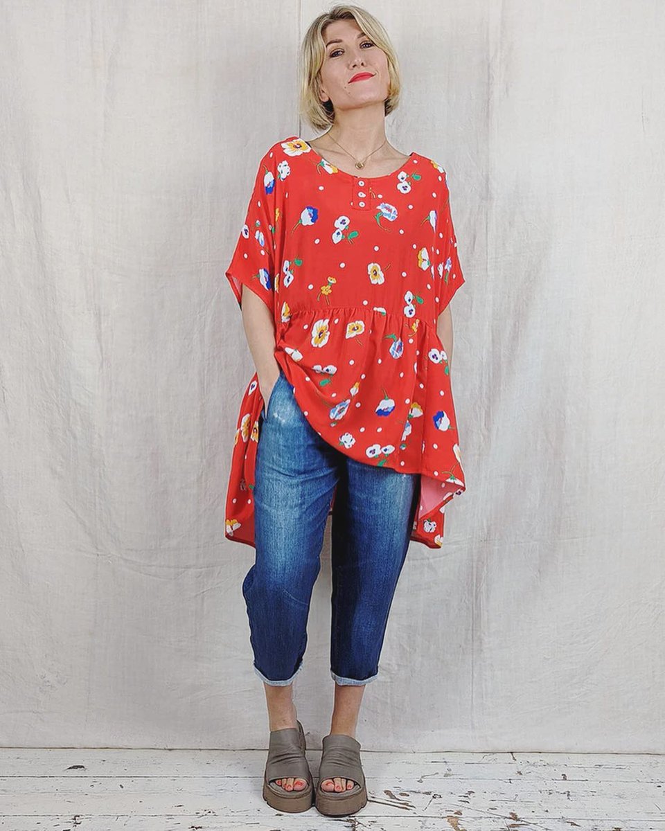 LAST CHANCE
Lurdes Bergada floral tunic.
Reduced to £108.50
Why we love it…
• lightweight fabric
• vibrant floral print
• relaxed fit - throw over bottoms
• enough arm coverage
• comfortable length
2x size small available UK 8-14
#lurdesbergada #bluewomensclothing