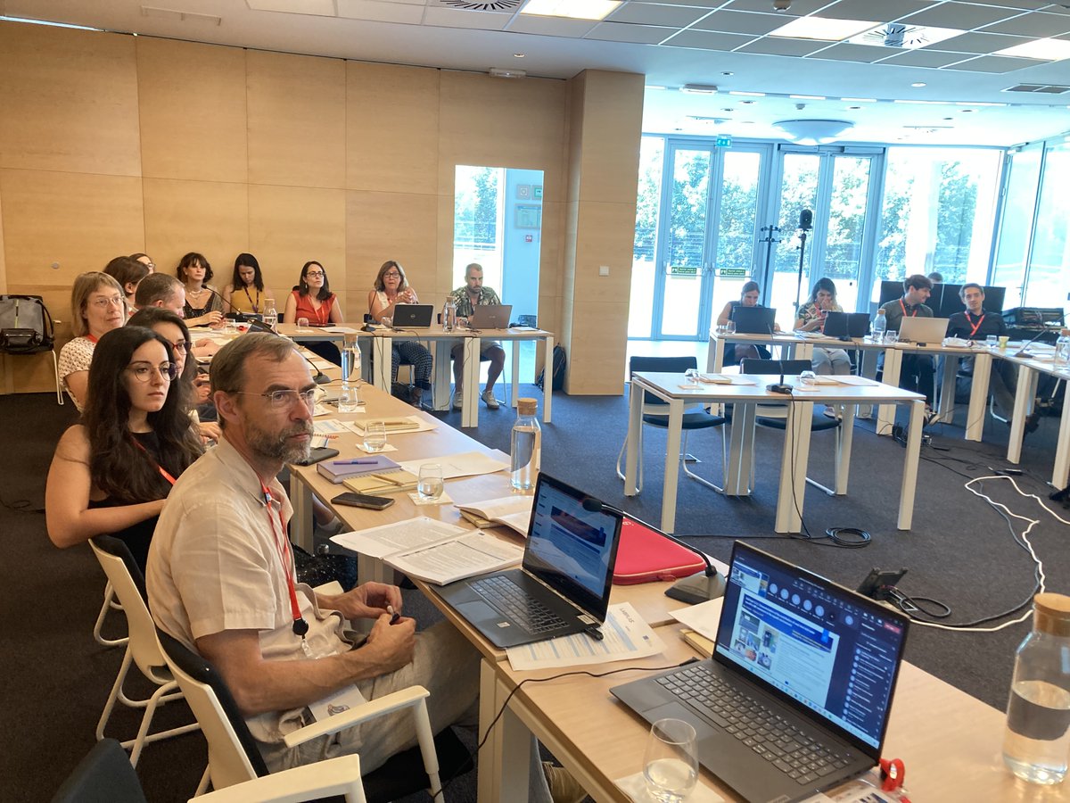 CIM_Uvigo's tweet photo. 🤔 Sabías que o 80% dos plásticos dos océanos 🌍 teñen orixe terrestre?

Persoal investigador de 8 países dáse cita en Braga na 👉 reunión anual do LabPlas, un proxecto liderado polo CIM coa que se busca rastrexar a súa procedencia.

ℹ️ https://t.co/ALTsuwSDJj

#LabPlas #H2020 https://t.co/iyBOIioCsK