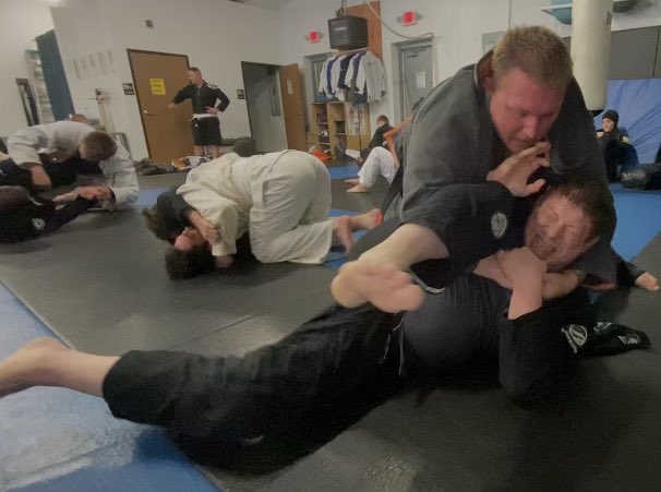 leglock83's tweet photo. Training the other night at magicbjj my old stomping grounds.  #TeamHoneyBadger #JiuJitsuBlackBelt #CombatBase #HookCatchBJJ https://t.co/1WoX662oVm