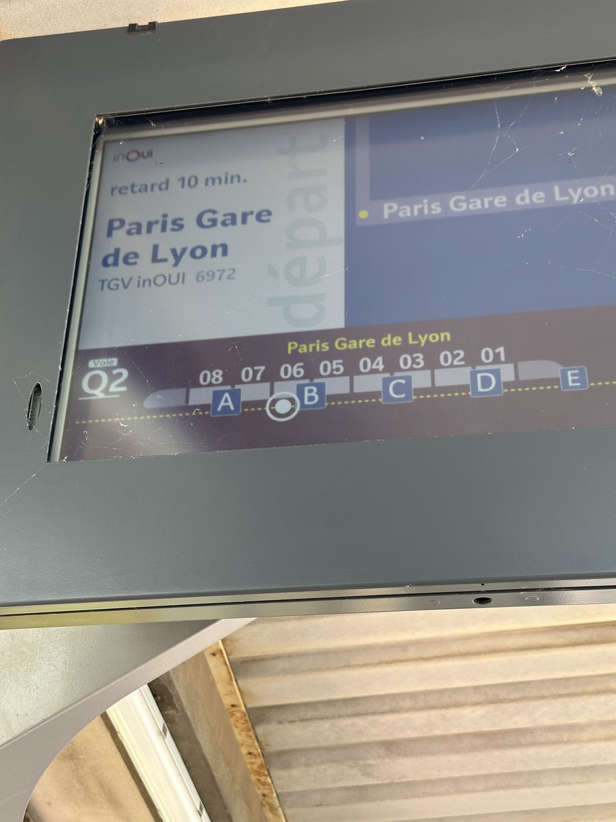 Donc si je comprends bien, avion et train même politique ! Retard sur tous les trajets ! On paie plus cher et la qualité du service baisse ! Quelqu’un m’explique ?? 
#transport #retard