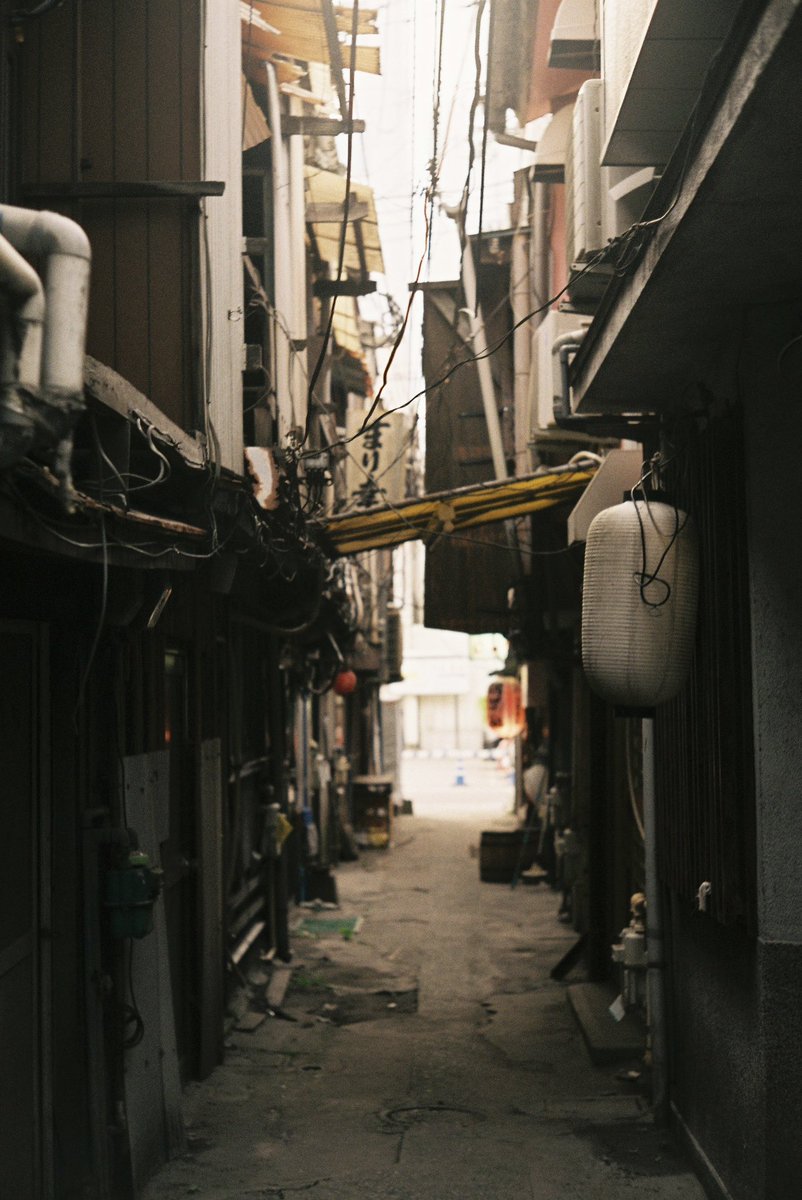 「#鹿児島Alley 」
.
.
.
#leica #leicaiiib #summitar #ズミタール  #beliveinfilm #ifyouleave #theanalogueproject #analogfeatures #analogue #filmphoto #filmcommunity #filmisnotdead #ishootfilm #filmcamera #フィルム #フィルムカメラ #鹿児島 #kagoshima #japan