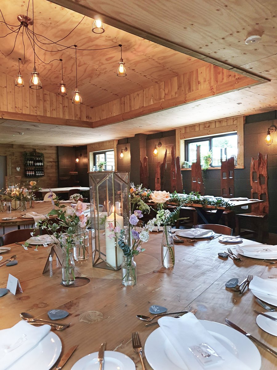Pretty Pastels 💜💙
Elegant stems in the Forest Room created by Wildlings & Aster & Olive & Bloom 🌸🌺 #staffordshirewedding #weddingday #weddingplanning #barnweddingvenue #rusticbarnwedding
