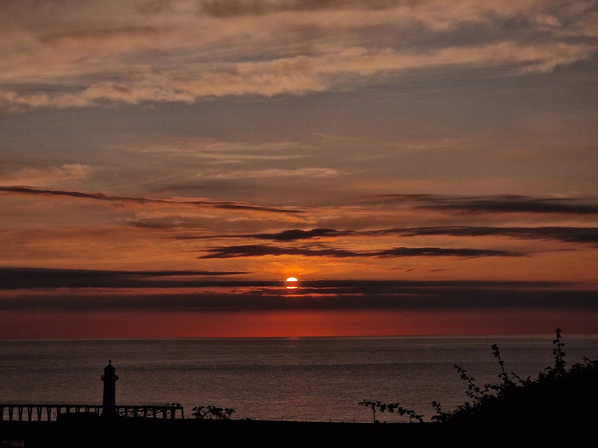 #loveukweather 4.30am sunrise in whitby