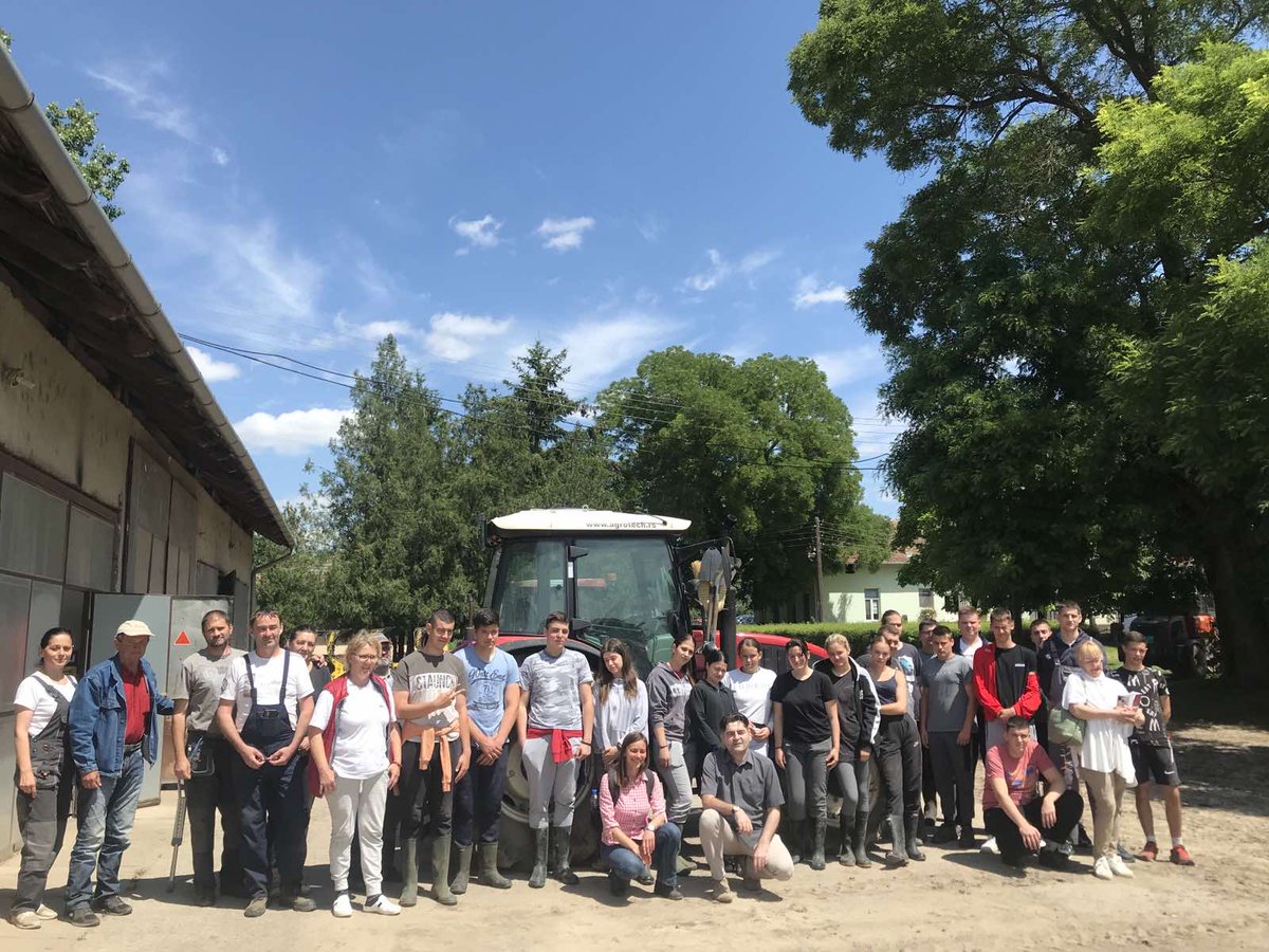 #BenefitSharing Fund GRAINEFIT project of the @planttreaty organized a lecture and a hands-on field training with traditional local varieties of wheat in Backa Topola, Serbia to promote on-farm diversity, essential for securing stable yields in climate-vulnerable areas.