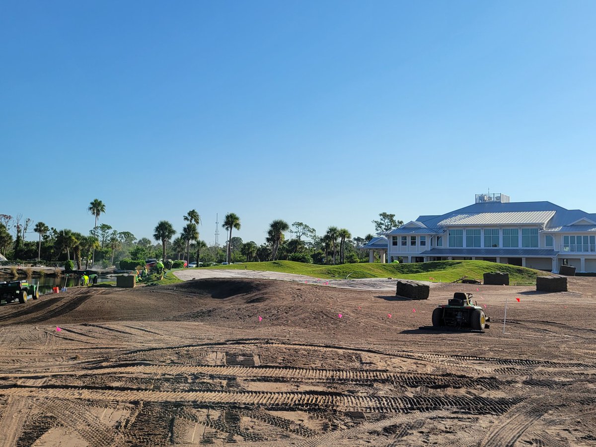 Rahzturf's tweet photo. The 18th at Lemon Bay is really starting to emerge!
#GCSAA #Golf #LTF #SupeLife https://t.co/SmcYm4CY4v