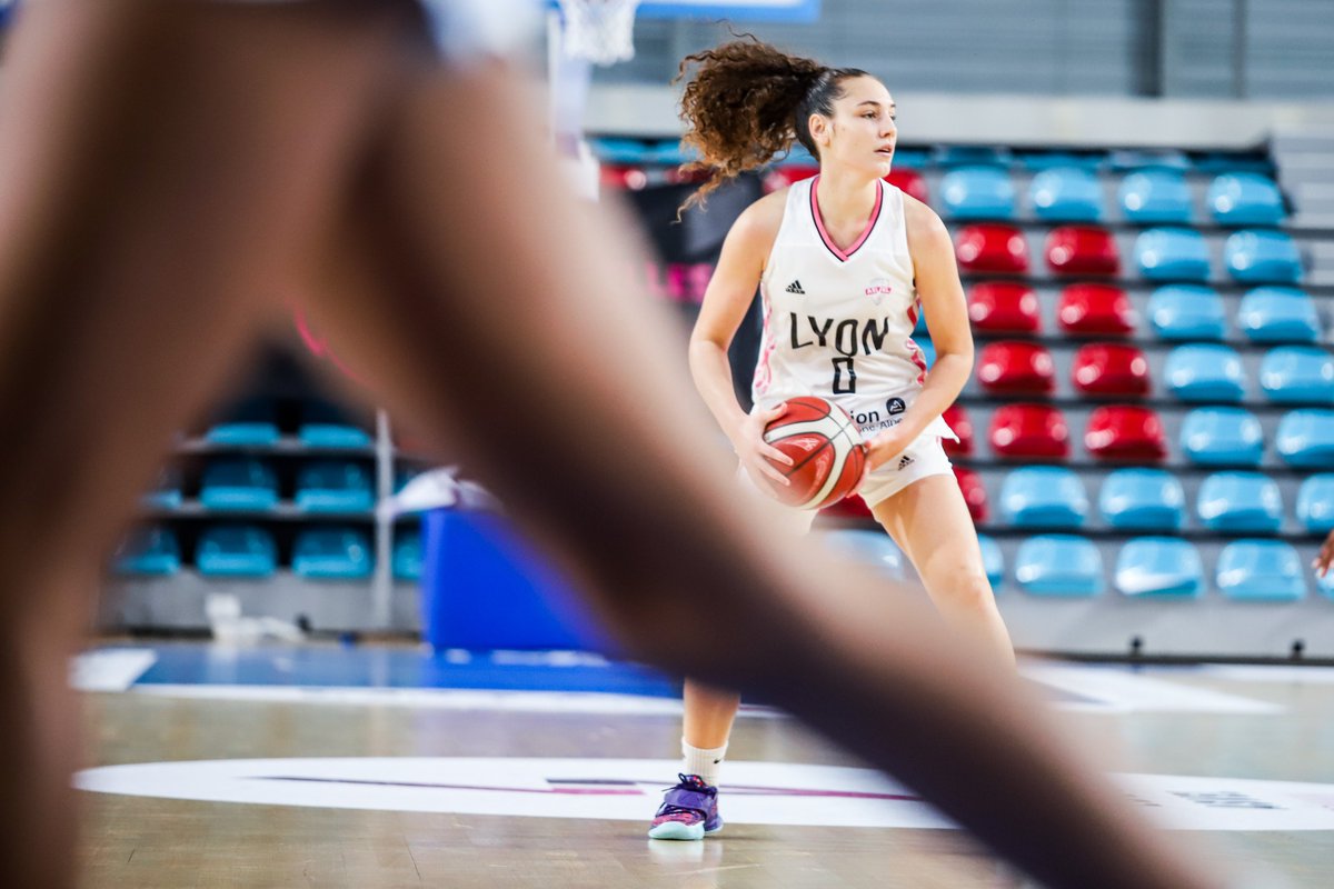 ✨ Découvrez le quotidien de 𝙲𝚊𝚛𝚕𝚊 𝙻𝙴𝙸𝚃𝙴 rythmé par ses rêves, sa détermination et la mythique épreuve du baccalauréat !

« 𝐓𝐨𝐧𝐲 𝐏𝐚𝐫𝐤𝐞𝐫 𝐀𝐜𝐚𝐝𝐞𝐦𝐲, 𝐮𝐧 𝐚𝐧 𝐚̀ 𝐥'𝐞́𝐜𝐨𝐥𝐞 𝐝𝐞𝐬 𝐜𝐡𝐚𝐦𝐩𝐢𝐨𝐧𝐬 » sur <a href="/canalplus/">CANAL+</a> et @mycanal !