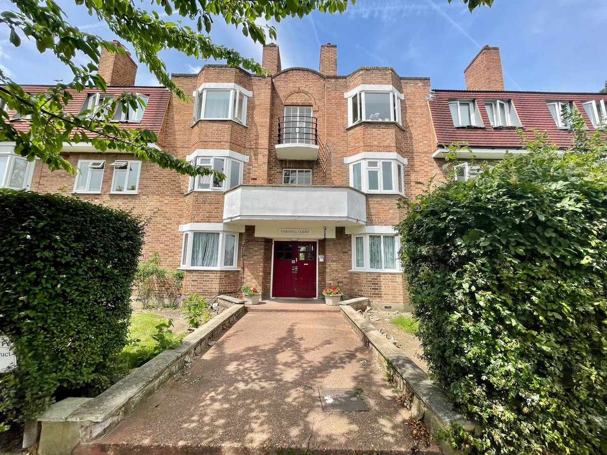#ForSale: 2 bedroom flat in #SunburyonThames. Contact us to view. tinyurl.com/39m9cwf9 #estateagent #property