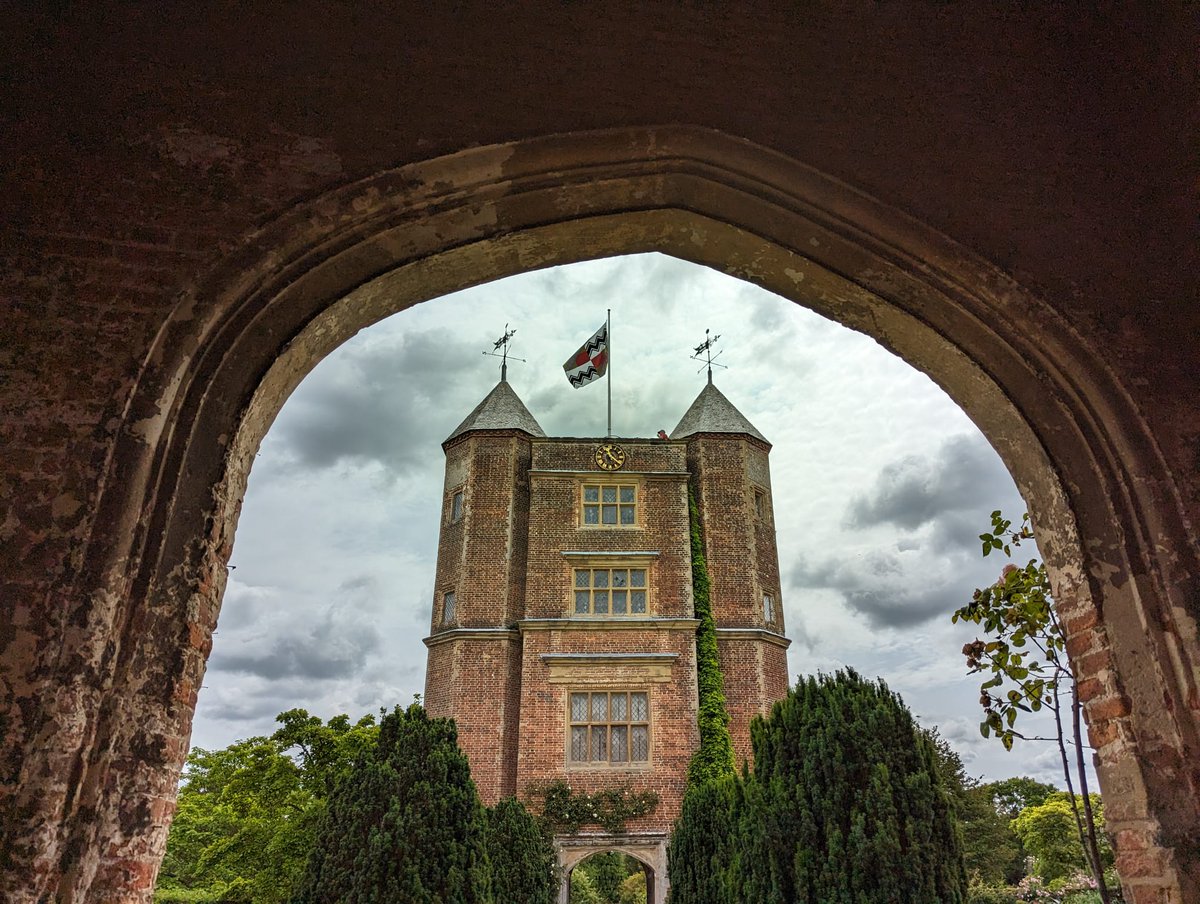 Okay @SissinghurstNT, you've definitely lived up to my expectations 🤩🪻🏰 #LoveHeritage