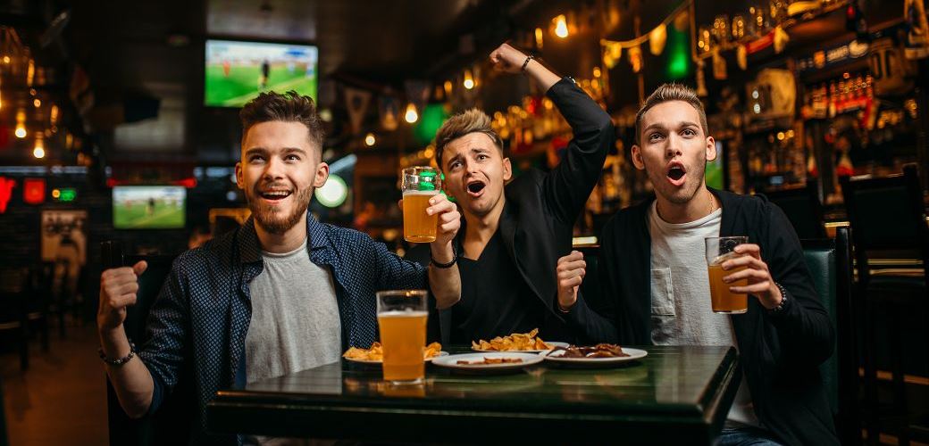 Sport gehört nicht nur den Profis, trotzdem bekommen nur diese eine Bühne. Dieser Ungerechtigkeit hat ein deutsches Start-up mit erschwinglichem Streaming-Equipment für kleine Vereine den Kampf angesagt!👍
geschaeftsideen.de/Live-Streaming…