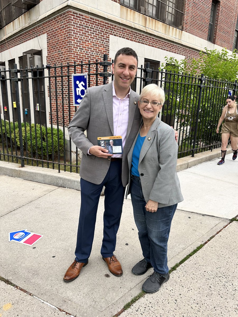 ItsTanbirC's tweet photo. #TeamDinowitz first stop of today is for @Lynn4NYC!
Polls are open until 9:00PM, let’s bring it home! 🗳️ https://t.co/a40YRLWC7c