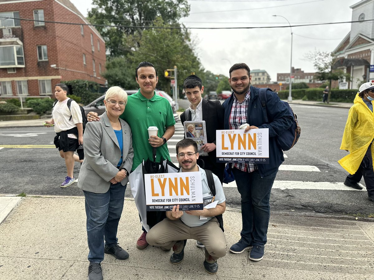 ItsTanbirC's tweet photo. #TeamDinowitz first stop of today is for @Lynn4NYC!
Polls are open until 9:00PM, let’s bring it home! 🗳️ https://t.co/a40YRLWC7c