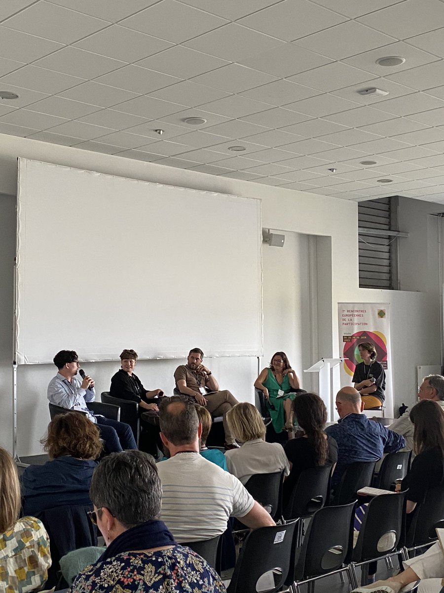 deciderensemble's tweet photo. 🌞L'après-midi débute avec la 2ème session d'ateliers ! 

@Com_IBS introduit la controverse 3 sur l'#inclusion avec le débat "La parole comme existence dans le #débatpublic", une réflexion portée par et pour les #jeunes 

#ParticipationRouen2023 https://t.co/WQT3tH5s6Q