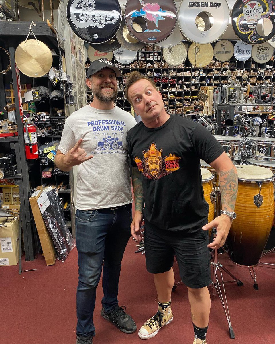 Tré Cool and Chris Mandry at the Professional Drum Shop in Hollywood, yesterday.

#greenday #trecool