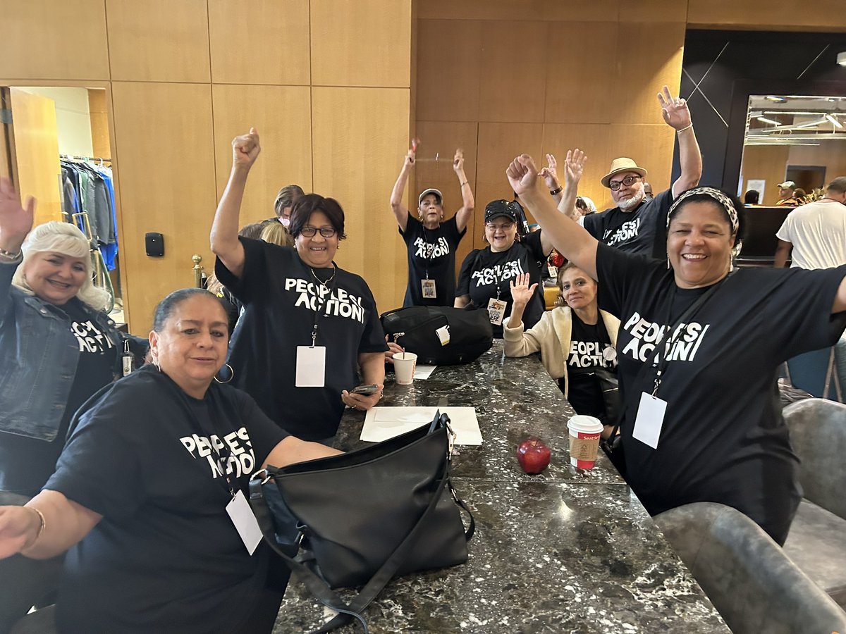 PplsAction's tweet photo. A lot of people in the streets means a lot of bellies to fill! 
The food’s here. 🥪
The people are too! ✊
Follow us closely today to see where we take action!!
#PeoplesConvention https://t.co/9vAQ6O5KFJ