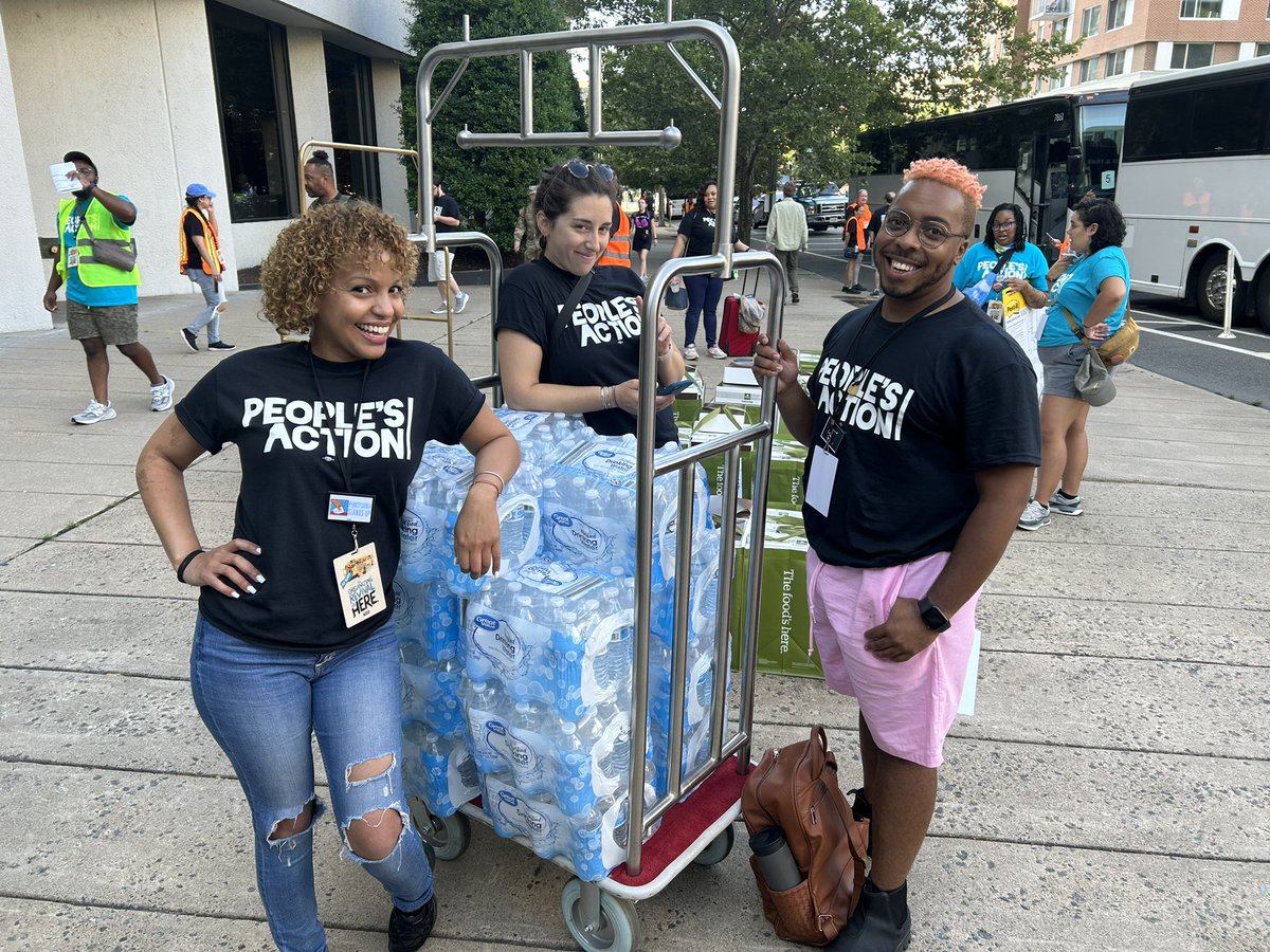 PplsAction's tweet photo. A lot of people in the streets means a lot of bellies to fill! 
The food’s here. 🥪
The people are too! ✊
Follow us closely today to see where we take action!!
#PeoplesConvention https://t.co/9vAQ6O5KFJ