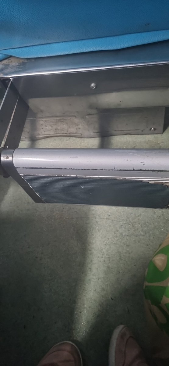ikasanah's tweet photo. Tolong hal hal yang spt ini mungkin dianggap sepele sm @KAI121 tp buat penumpang yang sdh bayar dan butuh kenyamanan sangat embuh sekali,footrest rusak https://t.co/9FqMqyWCzD