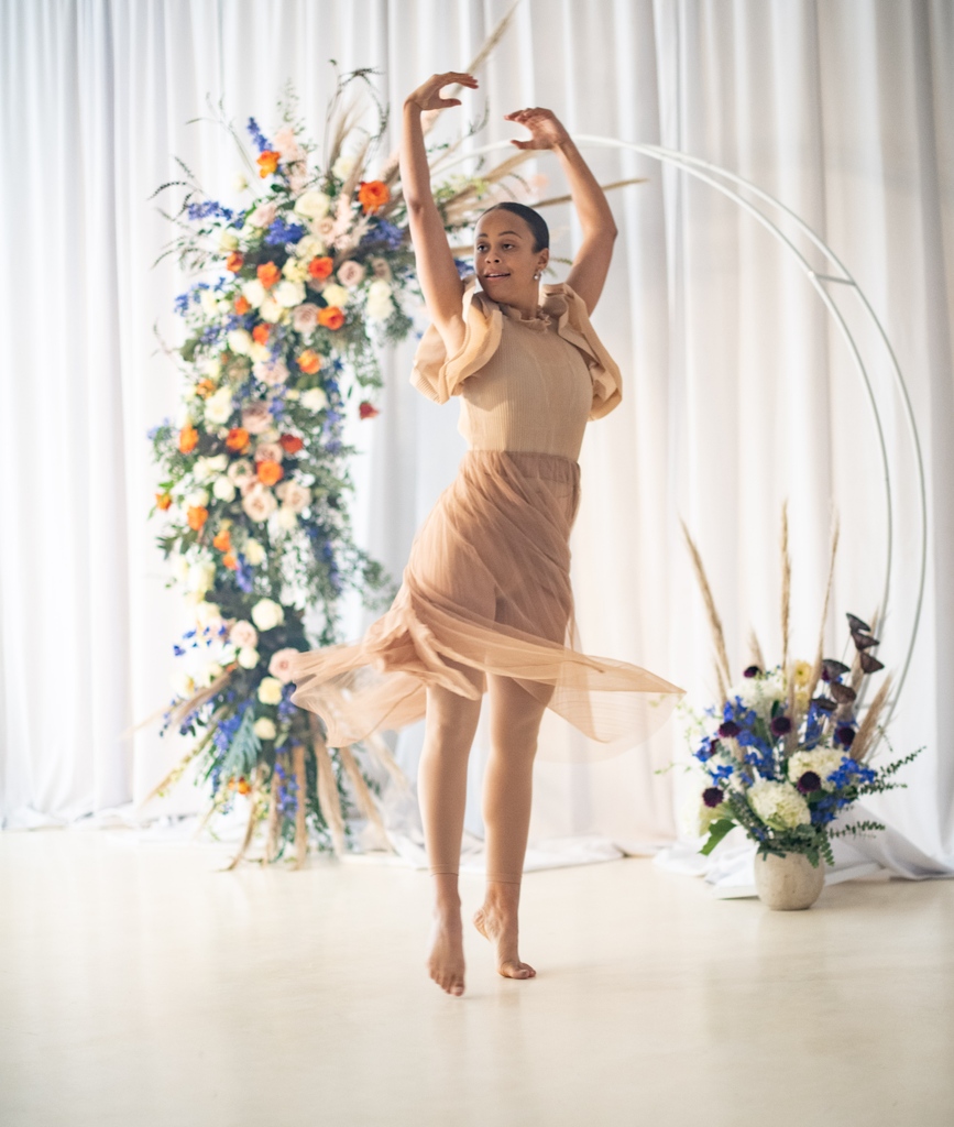 Gracefully gliding through life, both on stage and off. Embracing the beauty of ballet and the skincare routines that keep me glowing. Join me on this enchanting journey where passion meets pampering. 💫✨ l8r.it/gl4Q